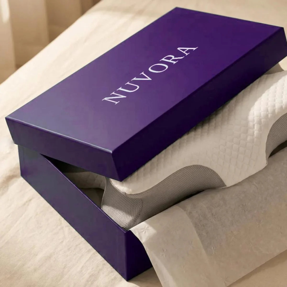 Almohada NUVORA recién sacada de la caja